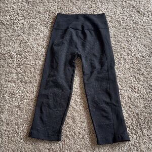 Lululemon black ribbed capri leggings size 0